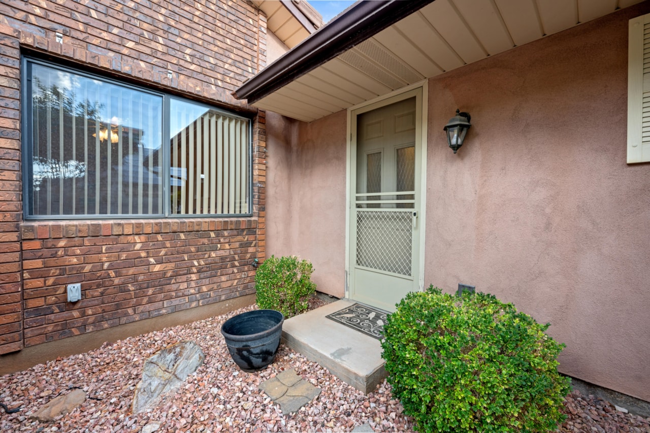 1430 Navajo DR St George, UT 84790 home for sale, MLS#25-265667 - Erika Rogers Photo 41