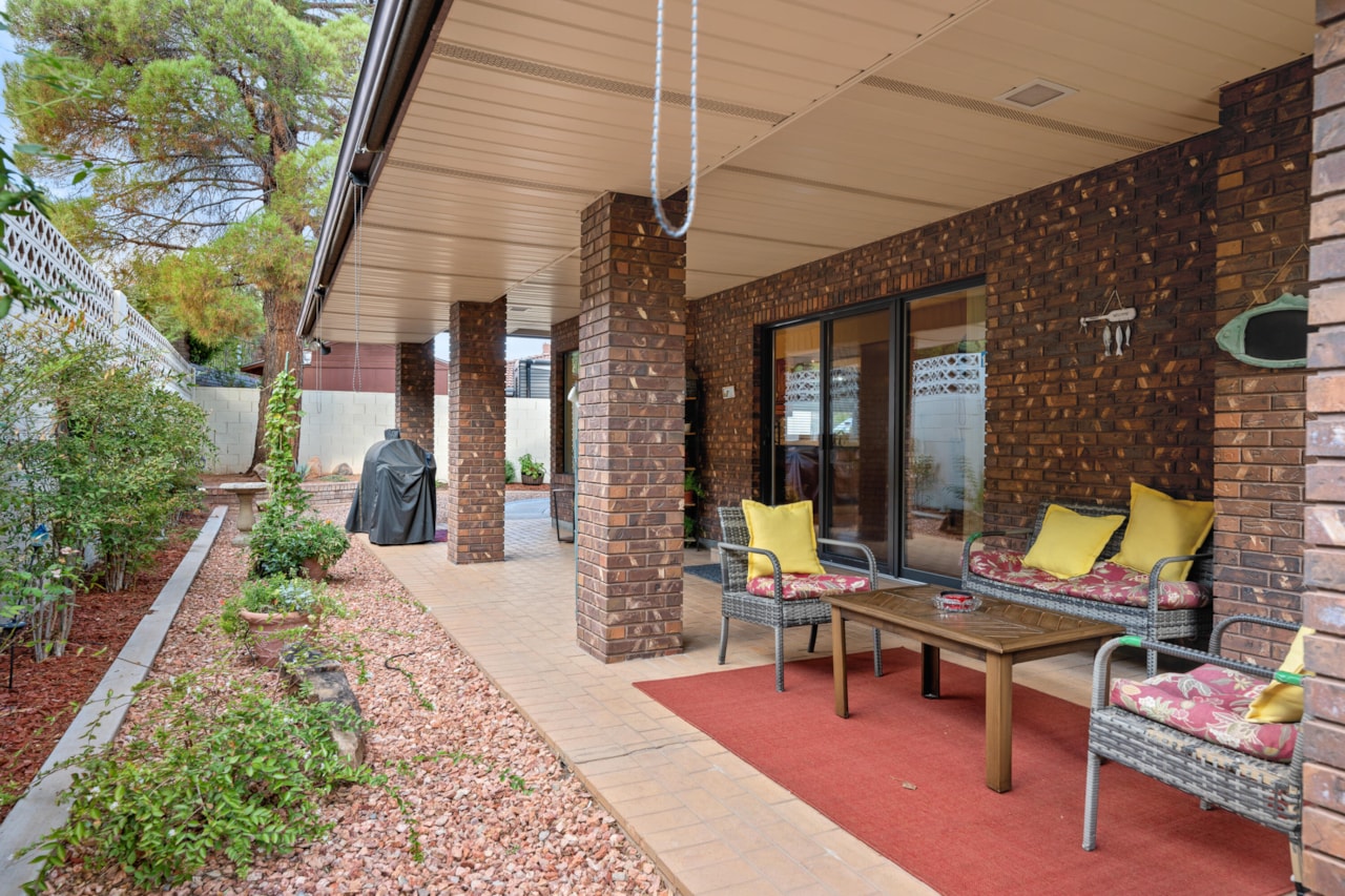 1430 Navajo DR St George, UT 84790 home for sale, MLS#25-265667 - Erika Rogers Photo 49