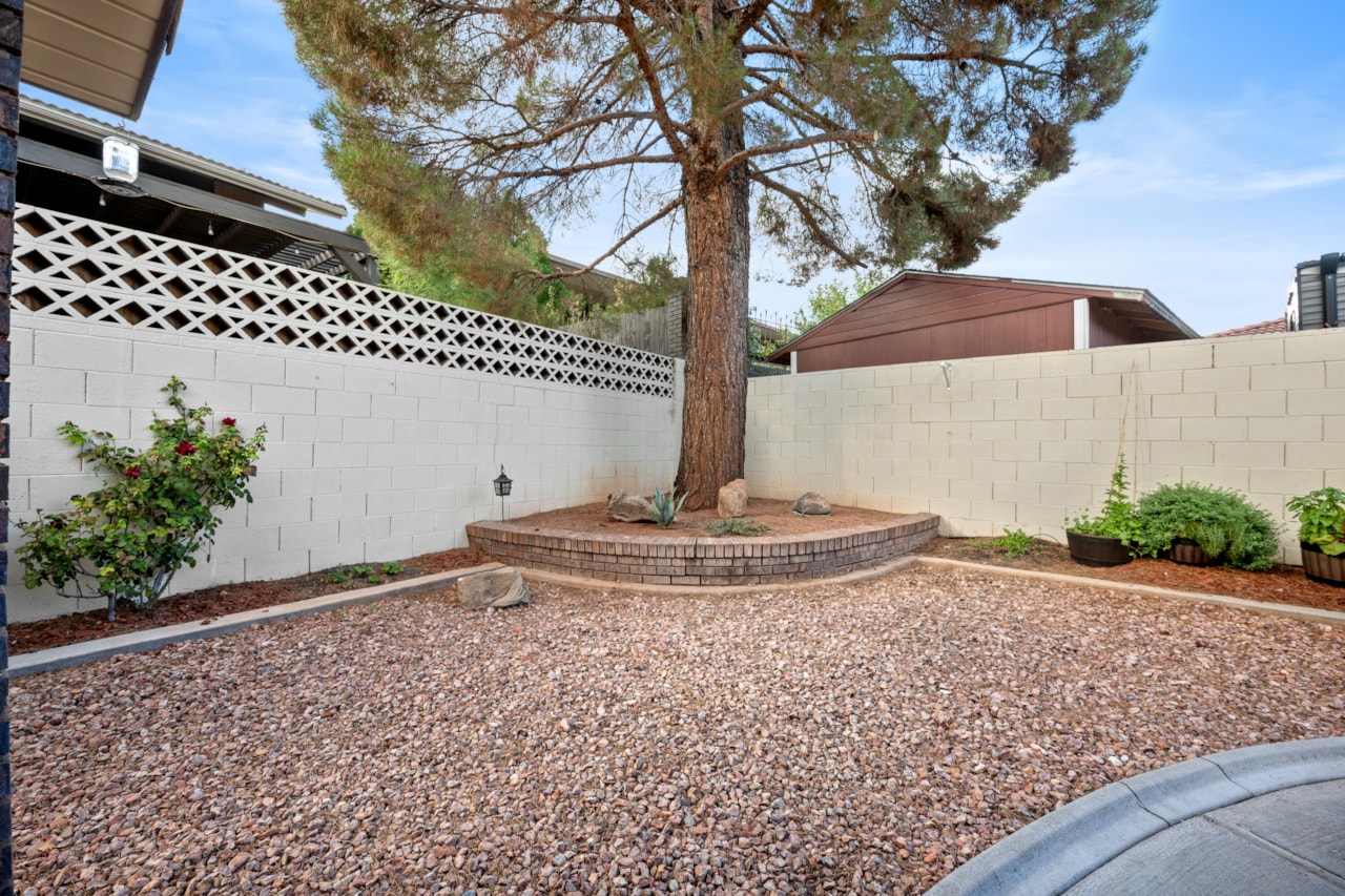 1430 Navajo DR St George, UT 84790 home for sale, MLS#25-265667 - Erika Rogers Photo 50