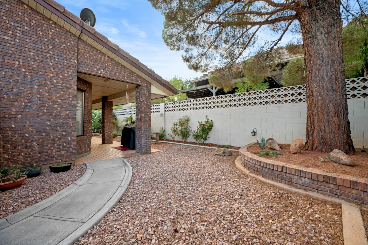 1430 Navajo DR St George, UT 84790 home for sale, MLS#25-265667 - Erika Rogers Photo 51