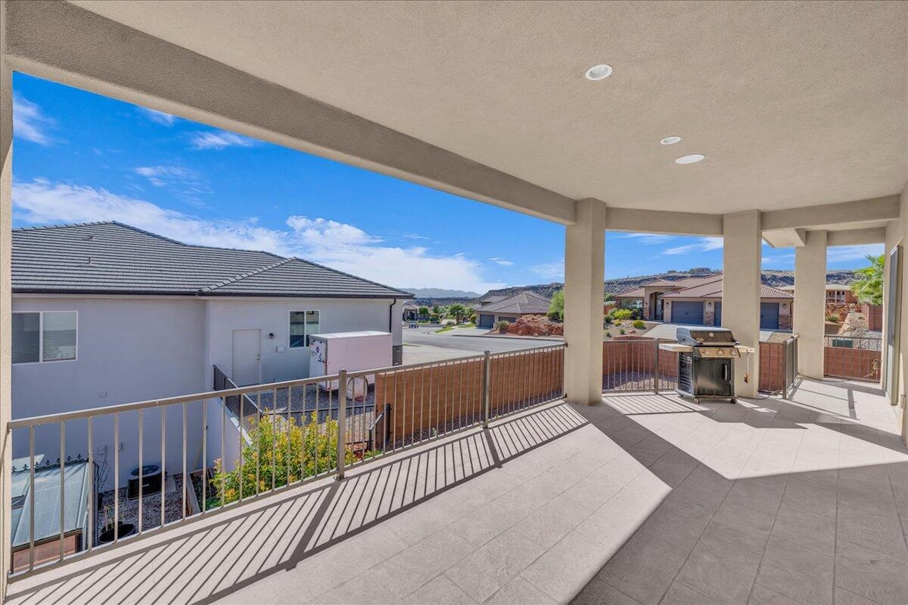 1976 E 1200 CIR N St George, UT 84770 home for sale, MLS#25-265683 - Erika Rogers Photo 8