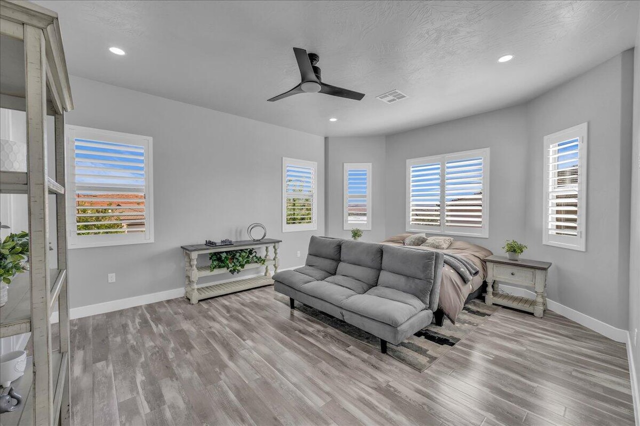 1976 E 1200 CIR N St George, UT 84770 home for sale, MLS#25-265683 - Erika Rogers Photo 9