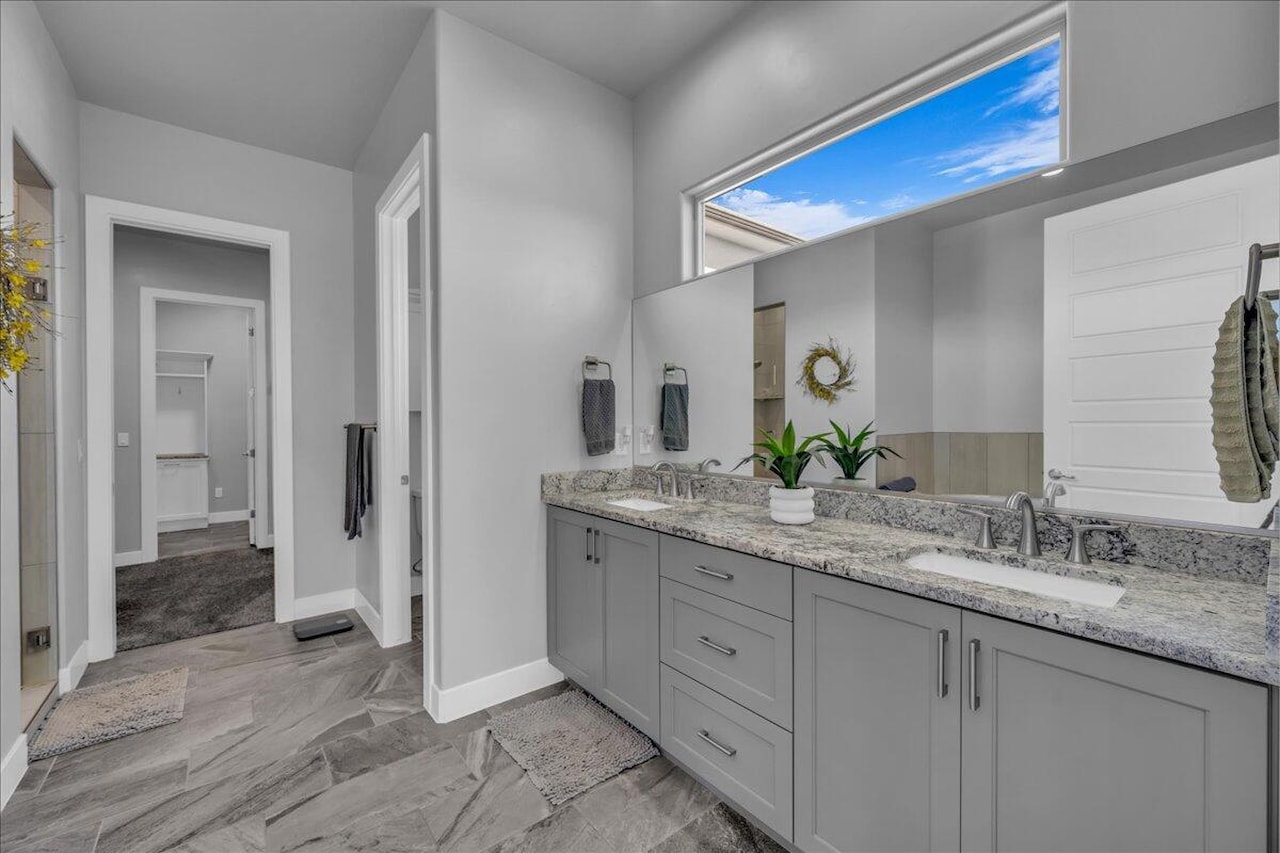 1976 E 1200 CIR N St George, UT 84770 home for sale, MLS#25-265683 - Erika Rogers Photo 11