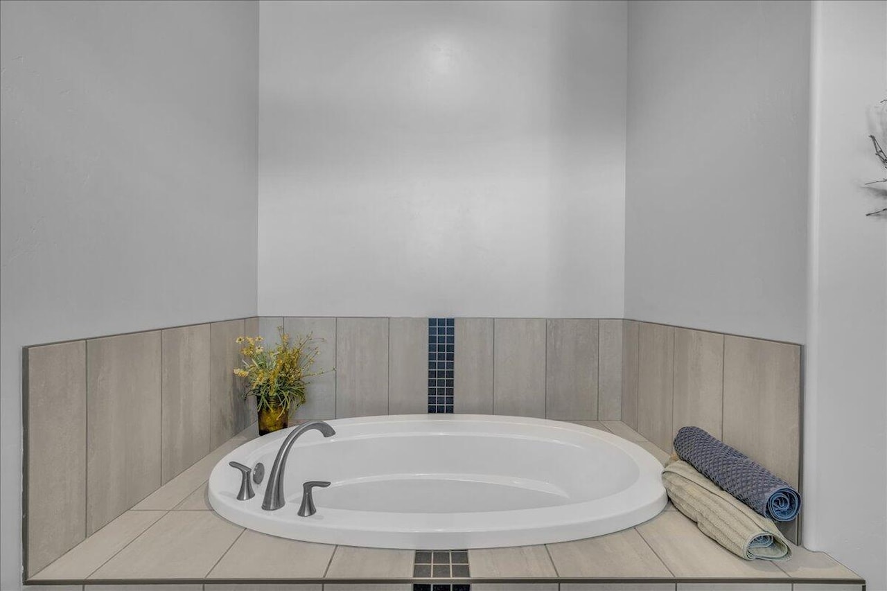 1976 E 1200 CIR N St George, UT 84770 home for sale, MLS#25-265683 - Erika Rogers Photo 12