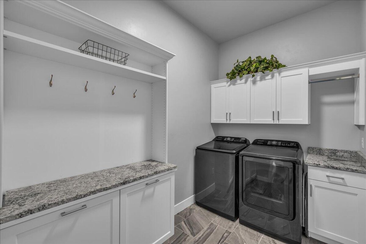 1976 E 1200 CIR N St George, UT 84770 home for sale, MLS#25-265683 - Erika Rogers Photo 15