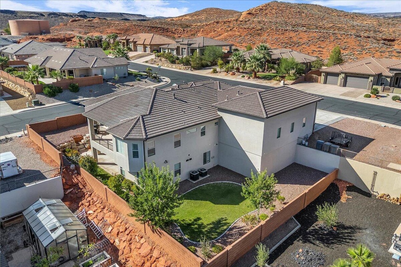 1976 E 1200 CIR N St George, UT 84770 home for sale, MLS#25-265683 - Erika Rogers Photo 29