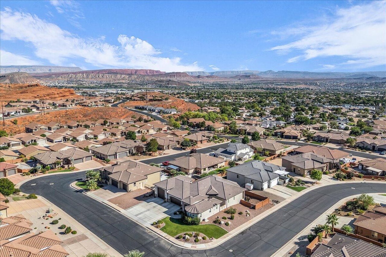 1976 E 1200 CIR N St George, UT 84770 home for sale, MLS#25-265683 - Erika Rogers Photo 30