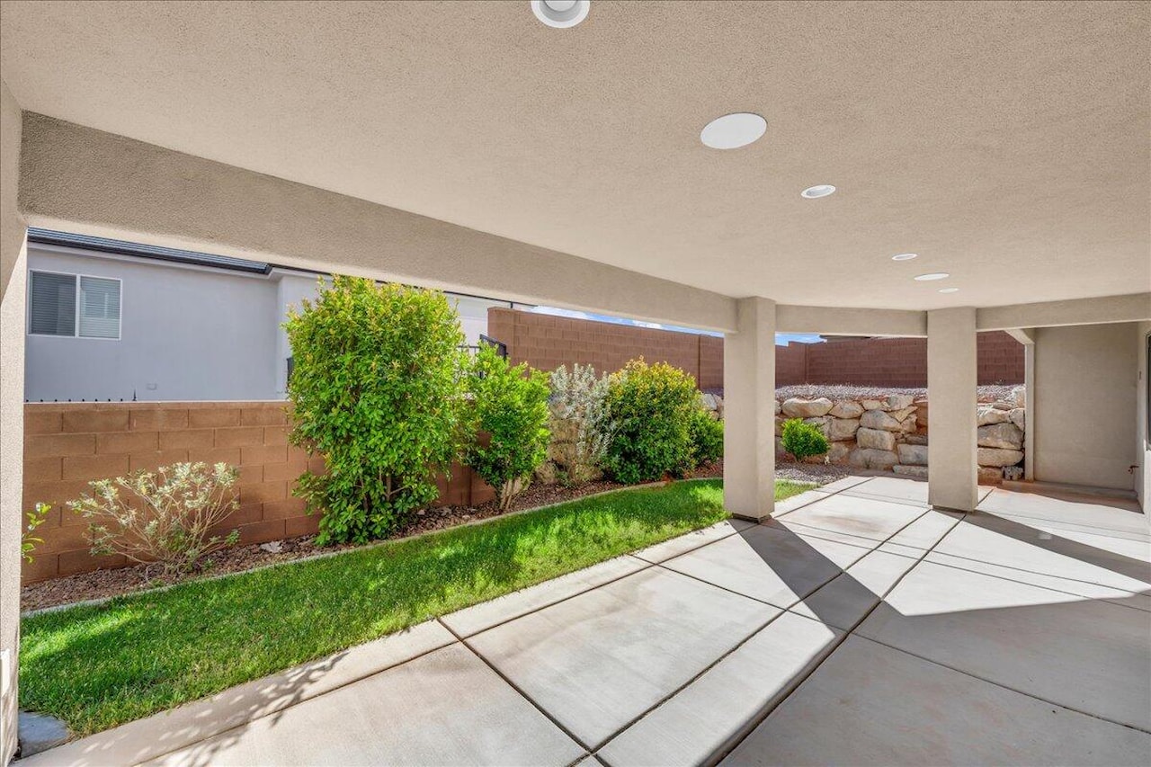 1976 E 1200 CIR N St George, UT 84770 home for sale, MLS#25-265683 - Erika Rogers Photo 34