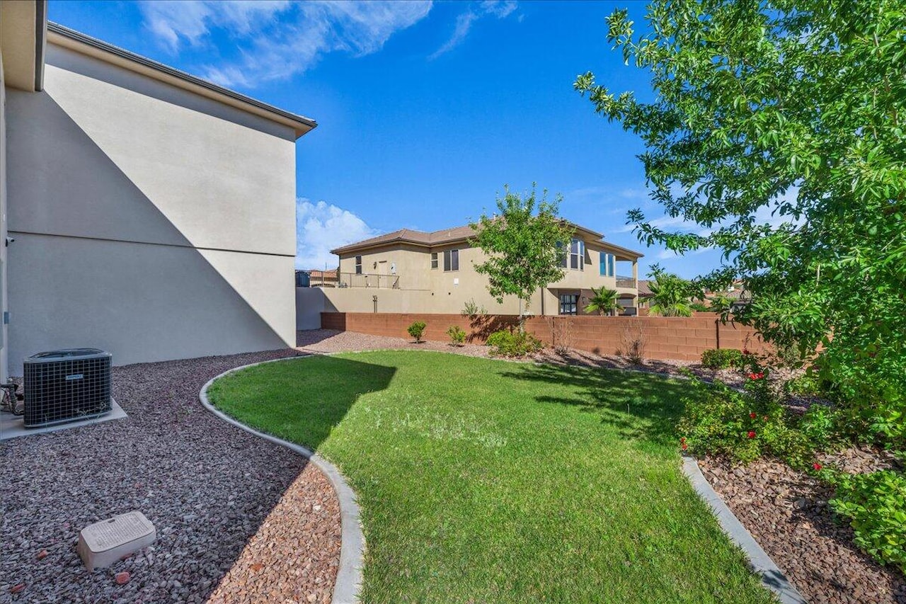 1976 E 1200 CIR N St George, UT 84770 home for sale, MLS#25-265683 - Erika Rogers Photo 35