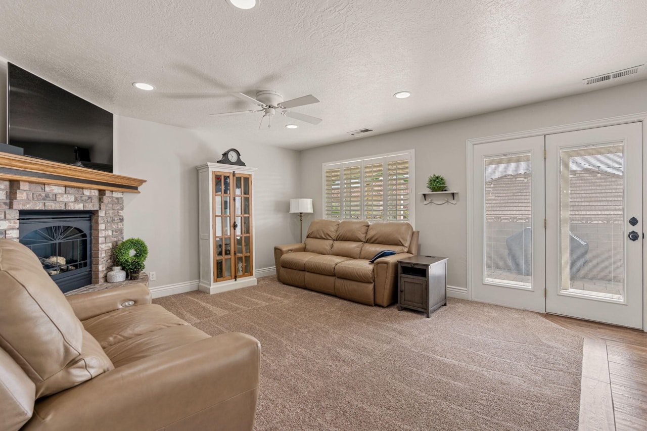 929 S Golda DR St George, UT 84790 home for sale, MLS#25-265688 - Erika Rogers Photo 21