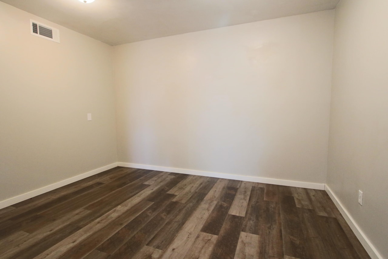 419 S 100 ST E Washington, UT 84780 home for sale, MLS#25-265449 - Erika Rogers Photo 15