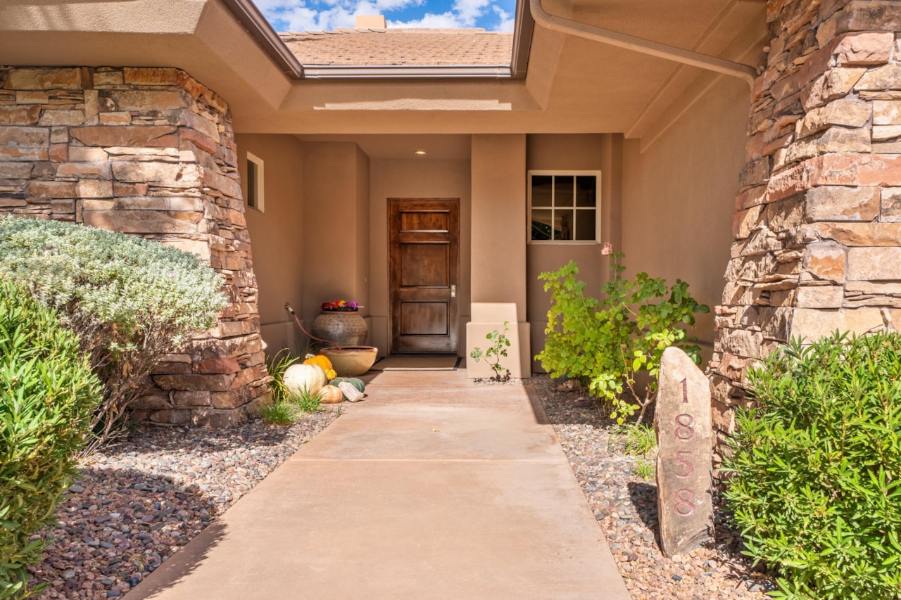 1858 W 10  N St George, UT 84770 home for sale, MLS#25-265718 - Erika Rogers Photo 6