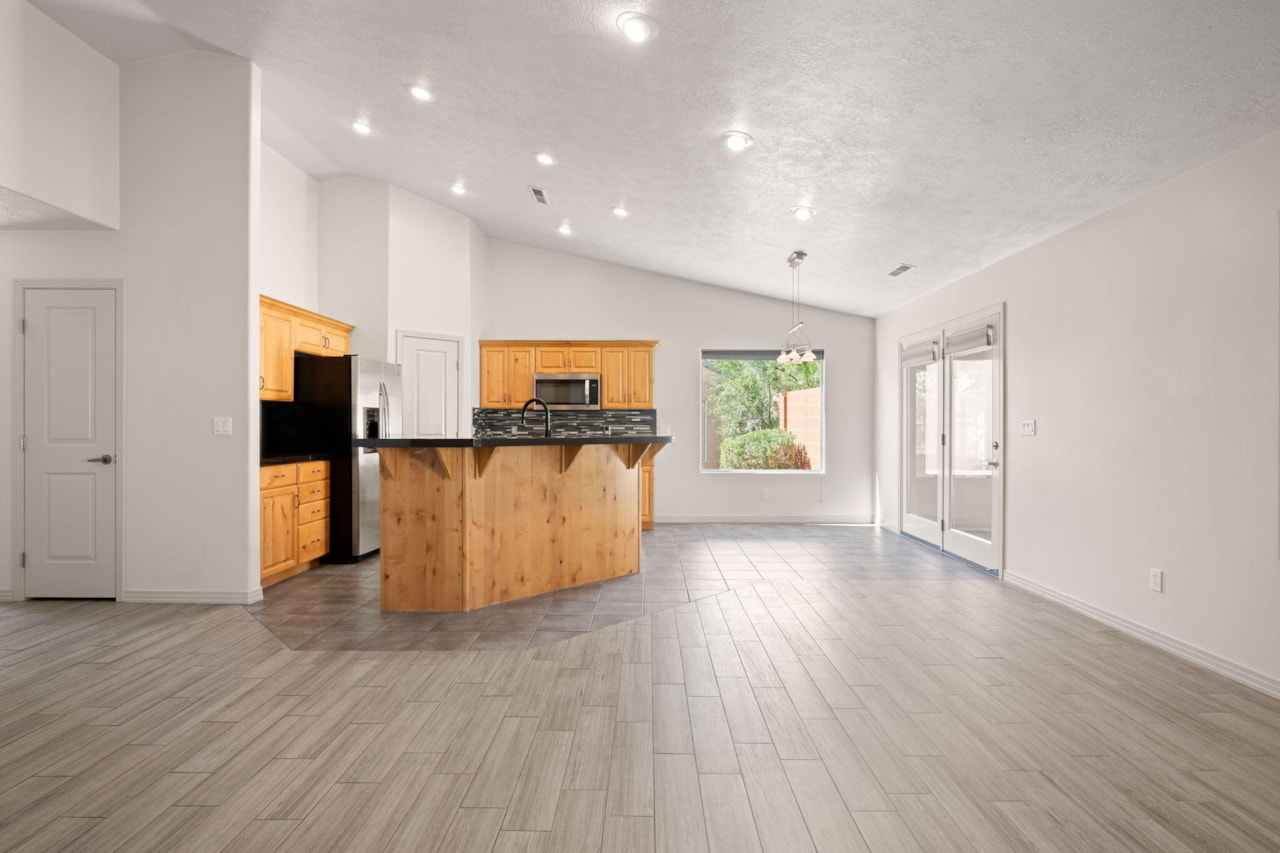 1630 E 2450  S #281 St George, UT 84790 home for sale, MLS#25-265755 - Erika Rogers Photo 4