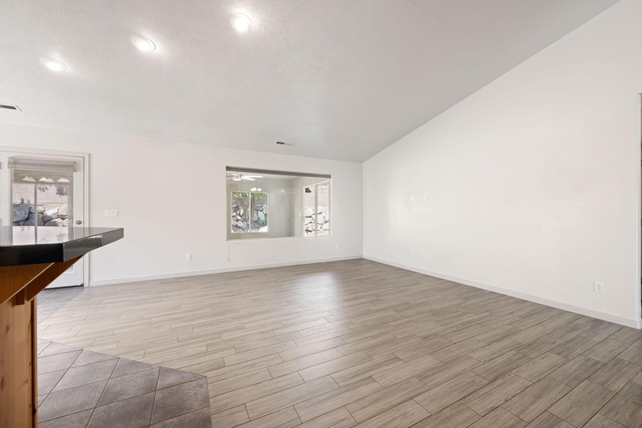 1630 E 2450  S #281 St George, UT 84790 home for sale, MLS#25-265755 - Erika Rogers Photo 8