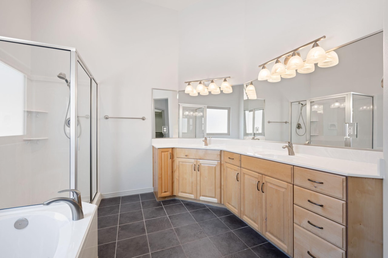 1630 E 2450  S #281 St George, UT 84790 home for sale, MLS#25-265755 - Erika Rogers Photo 13