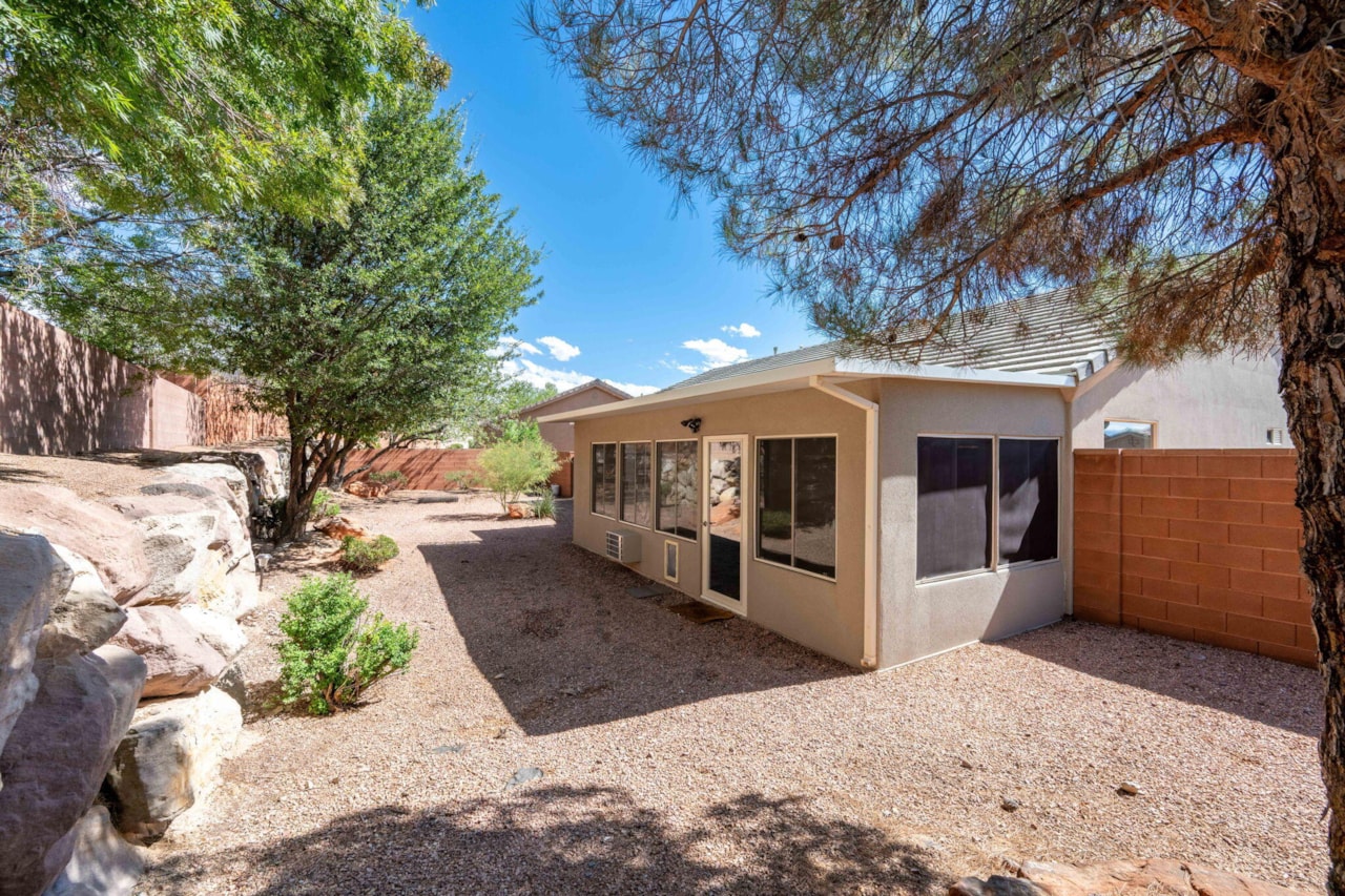 1630 E 2450  S #281 St George, UT 84790 home for sale, MLS#25-265755 - Erika Rogers Photo 22