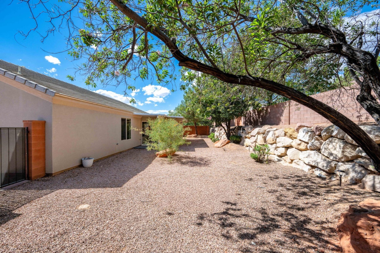 1630 E 2450  S #281 St George, UT 84790 home for sale, MLS#25-265755 - Erika Rogers Photo 23