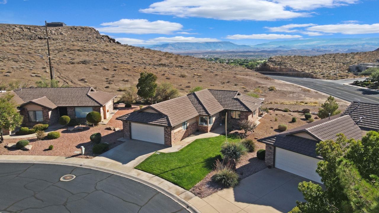 989 W Dover Way St George, UT 84770 home for sale, MLS#25-265759 - Erika Rogers Photo 2