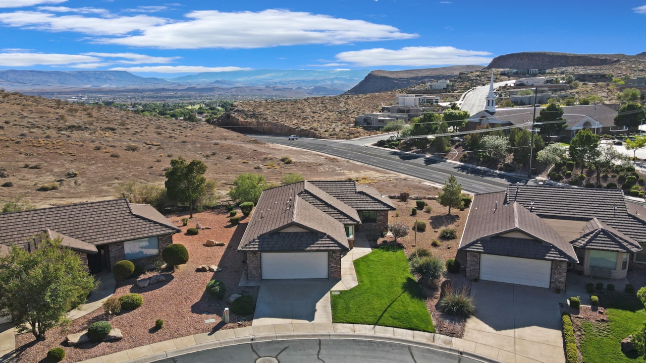989 W Dover Way St George, UT 84770 home for sale, MLS#25-265759 - Erika Rogers Photo 3
