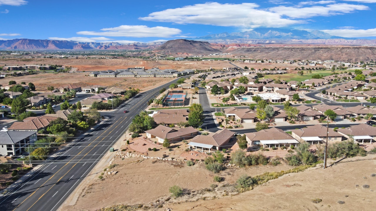 989 W Dover Way St George, UT 84770 home for sale, MLS#25-265759 - Erika Rogers Photo 5