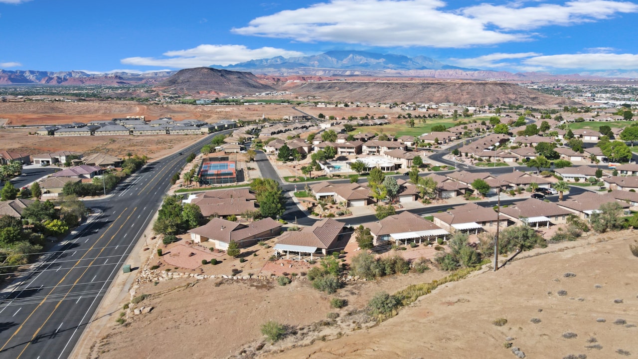 989 W Dover Way St George, UT 84770 home for sale, MLS#25-265759 - Erika Rogers Photo 6