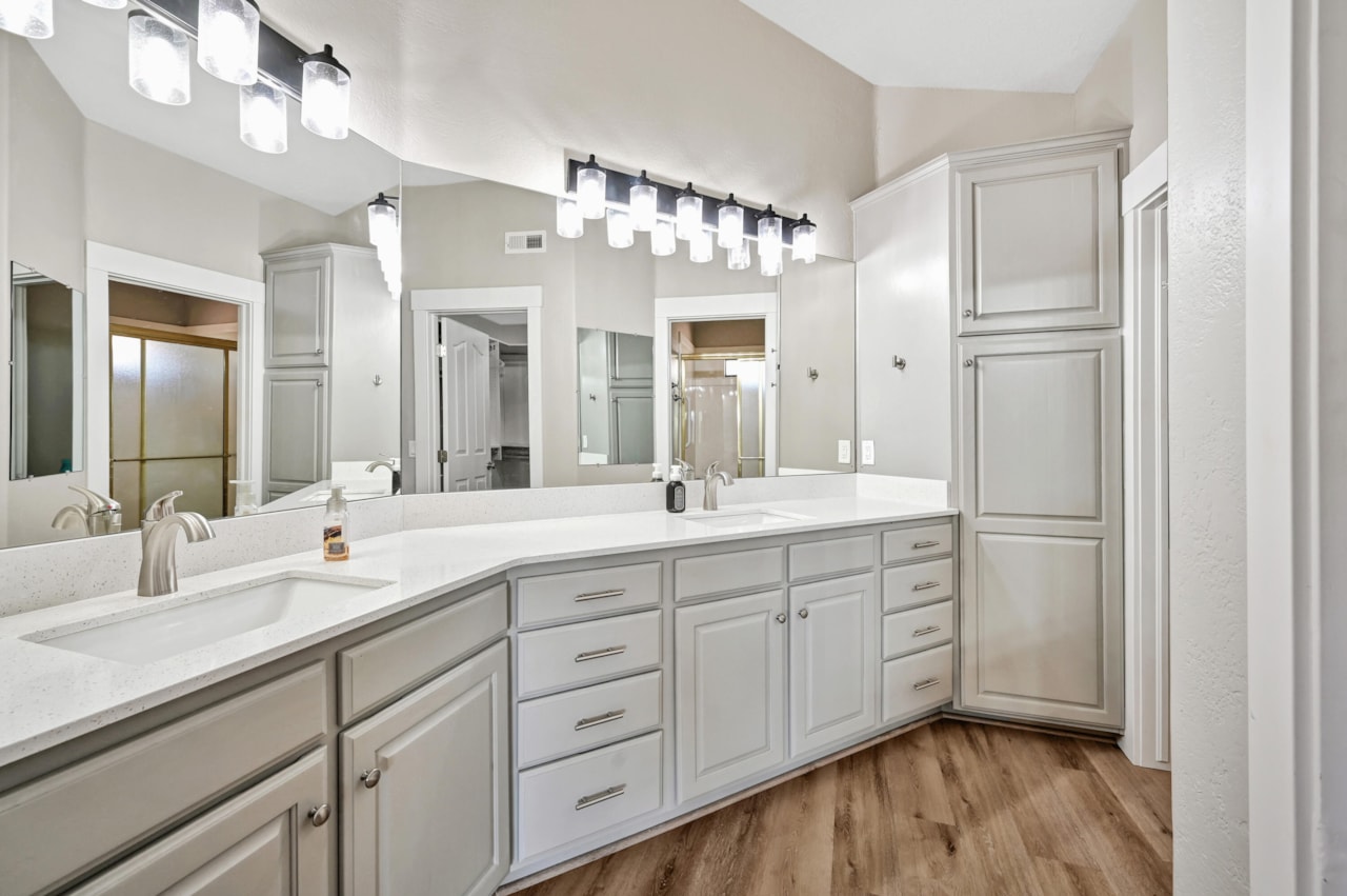 989 W Dover Way St George, UT 84770 home for sale, MLS#25-265759 - Erika Rogers Photo 11