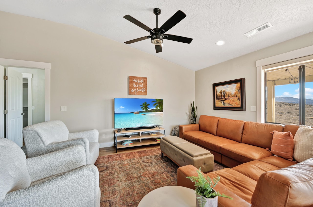 989 W Dover Way St George, UT 84770 home for sale, MLS#25-265759 - Erika Rogers Photo 15