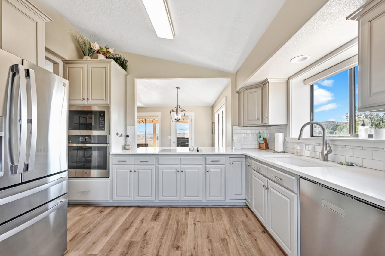 989 W Dover Way St George, UT 84770 home for sale, MLS#25-265759 - Erika Rogers Photo 25