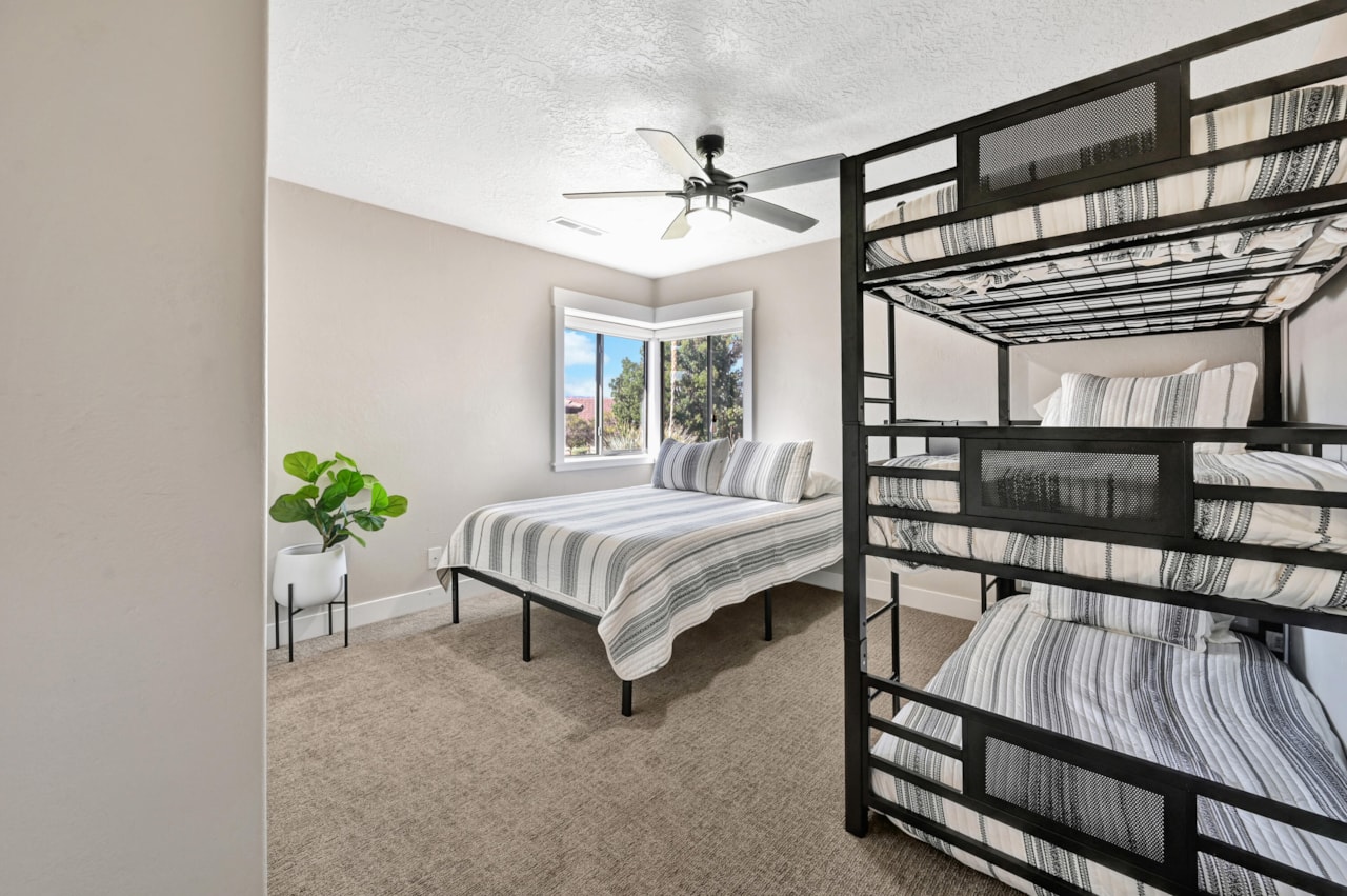 989 W Dover Way St George, UT 84770 home for sale, MLS#25-265759 - Erika Rogers Photo 28