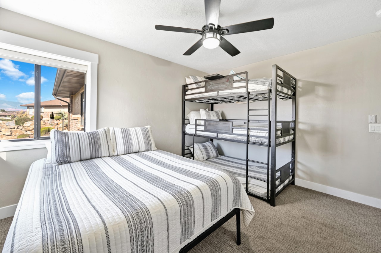 989 W Dover Way St George, UT 84770 home for sale, MLS#25-265759 - Erika Rogers Photo 30