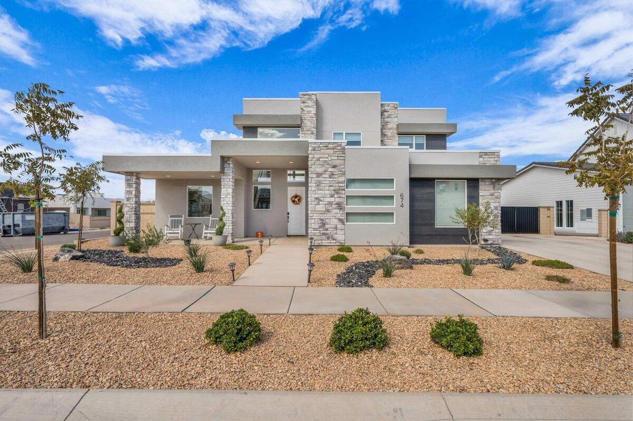 674 W Green Mountain DR St George, UT 84790 home for sale, MLS#25-265762 - Erika Rogers