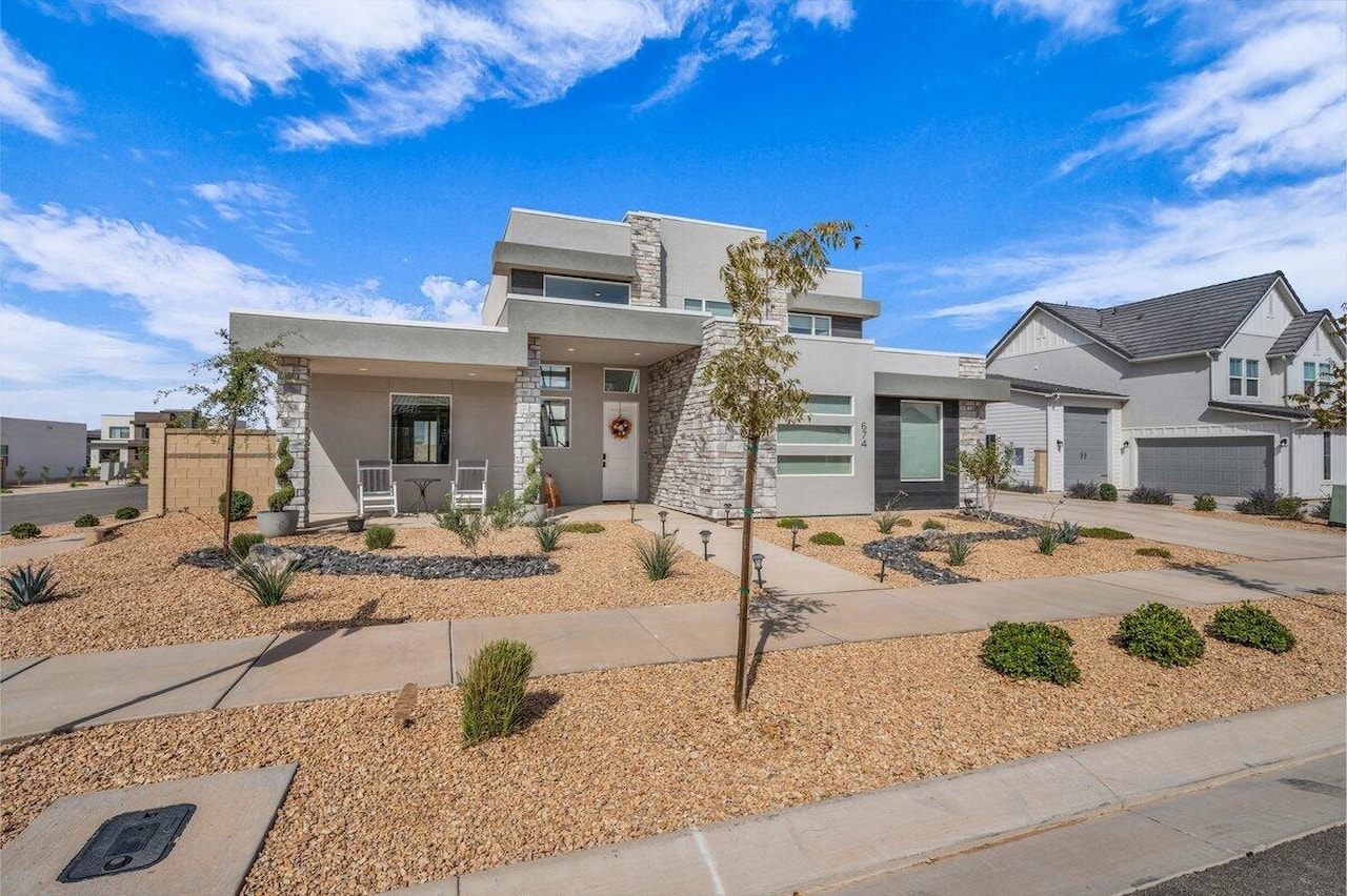 674 W Green Mountain DR St George, UT 84790 home for sale, MLS#25-265762 - Erika Rogers Photo 2