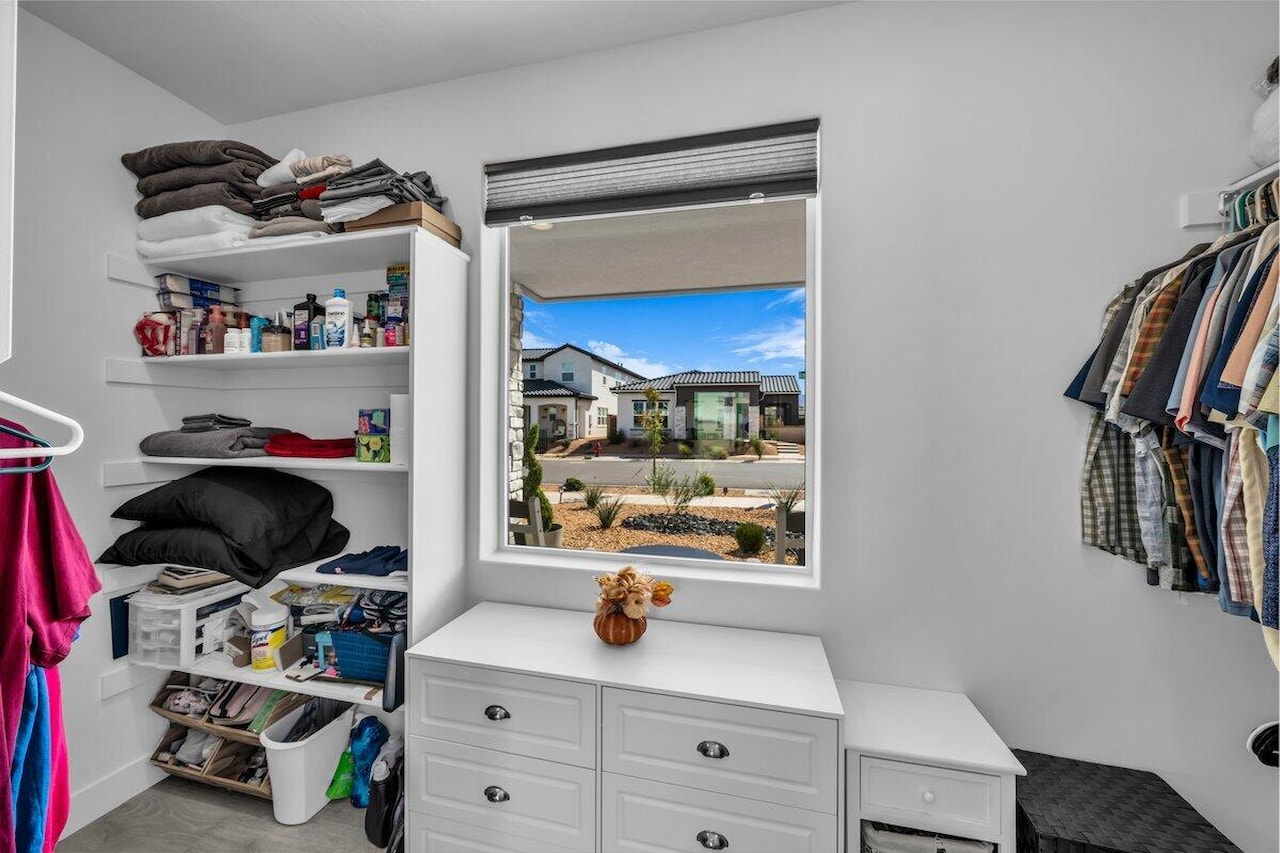 674 W Green Mountain DR St George, UT 84790 home for sale, MLS#25-265762 - Erika Rogers Photo 16