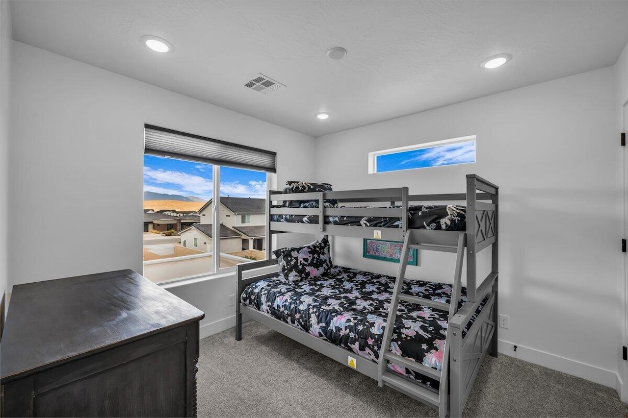 674 W Green Mountain DR St George, UT 84790 home for sale, MLS#25-265762 - Erika Rogers Photo 21