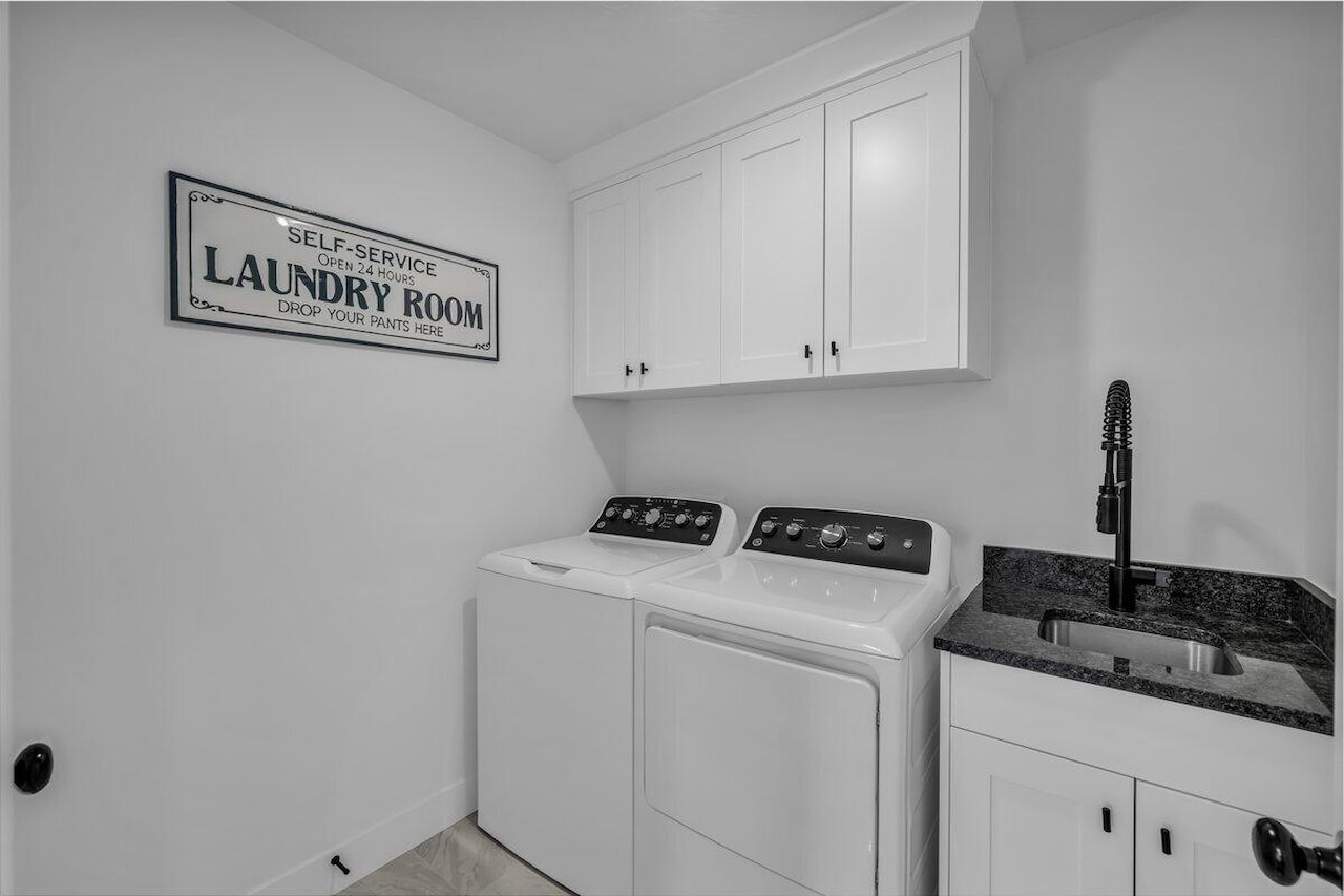 674 W Green Mountain DR St George, UT 84790 home for sale, MLS#25-265762 - Erika Rogers Photo 22