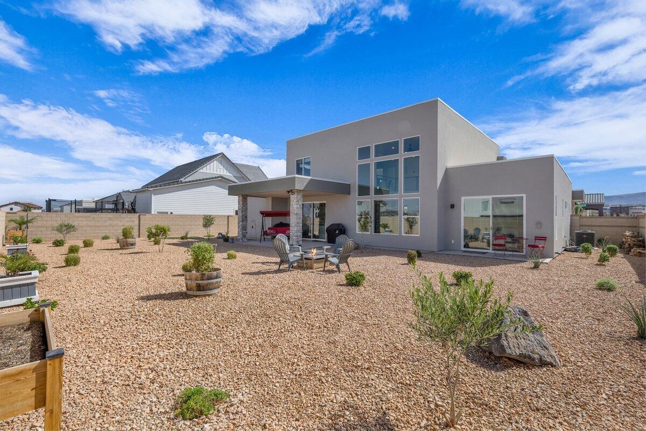 674 W Green Mountain DR St George, UT 84790 home for sale, MLS#25-265762 - Erika Rogers Photo 24