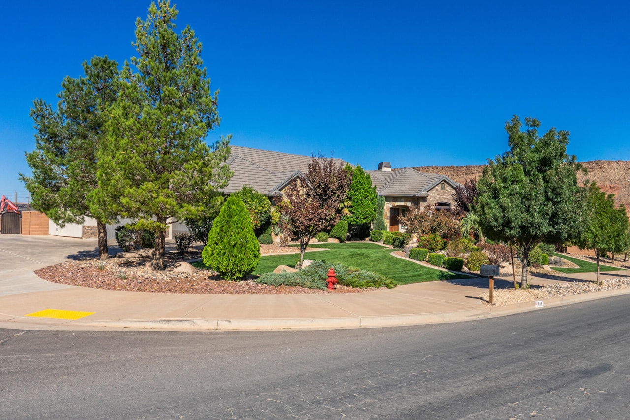 918 S Country Way Washington, UT 84780 home for sale, MLS#25-265766 - Erika Rogers Photo 2