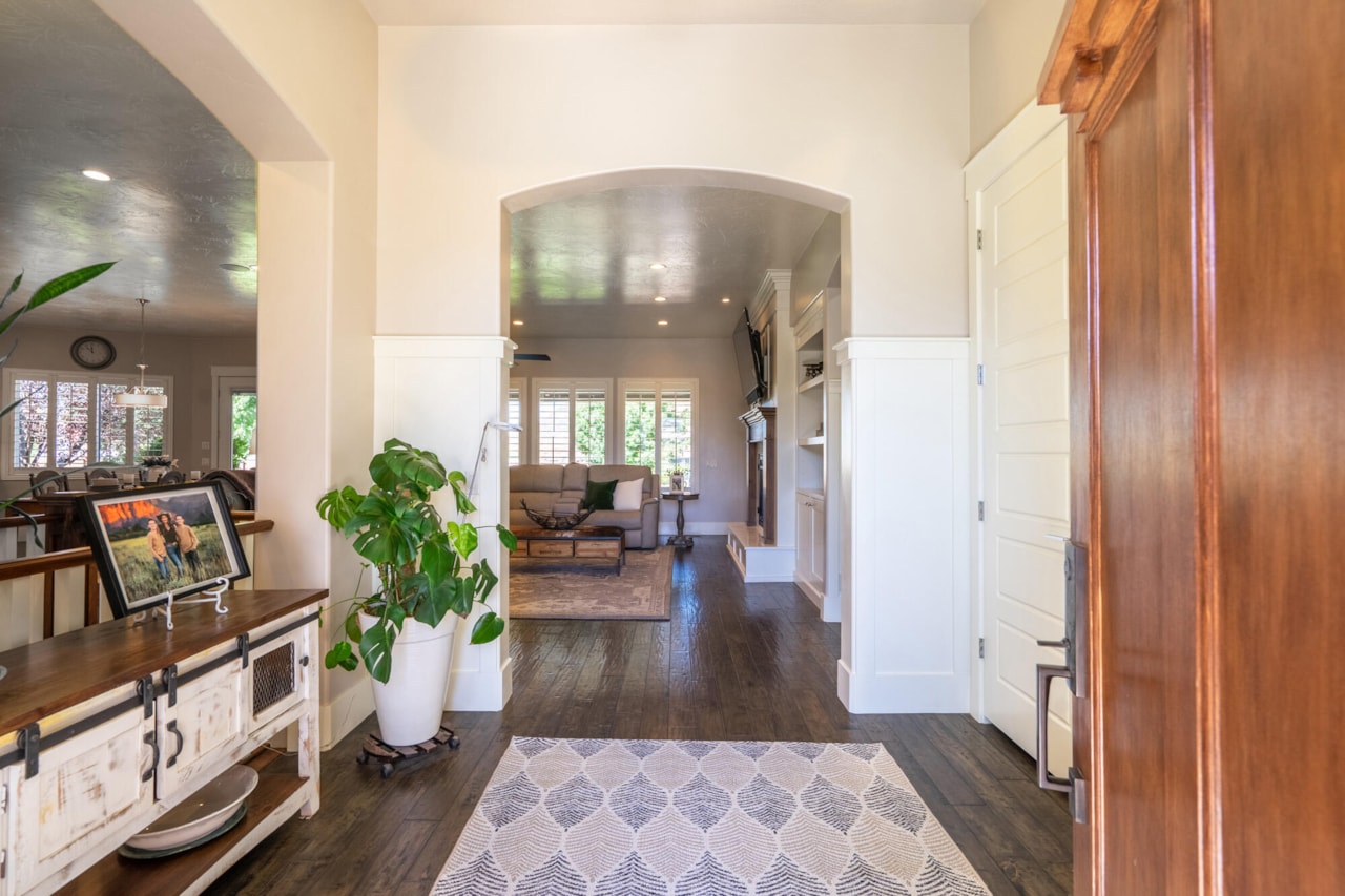 918 S Country Way Washington, UT 84780 home for sale, MLS#25-265766 - Erika Rogers Photo 4