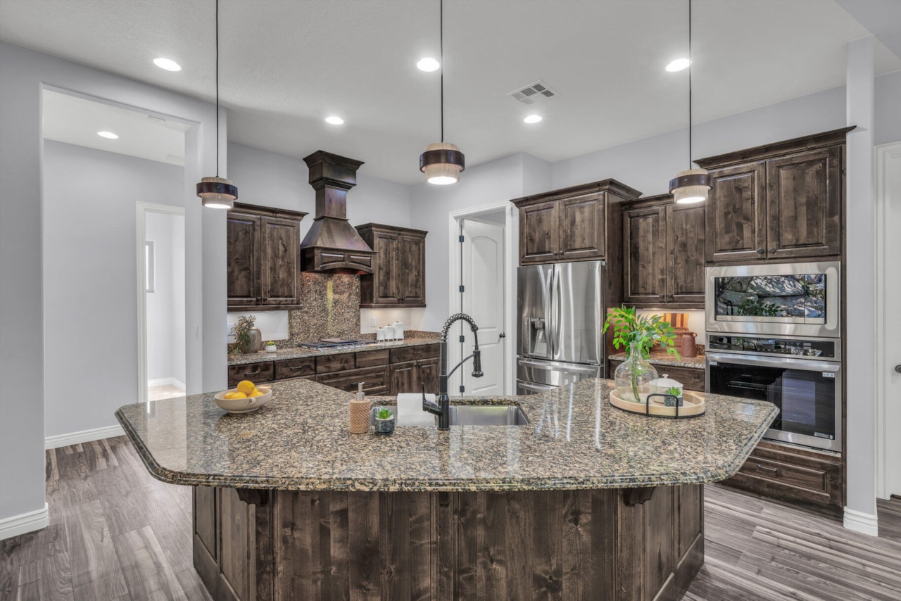 587 E Amiata Way Washington, UT 84780 home for sale, MLS#25-265791 - Erika Rogers Photo 2