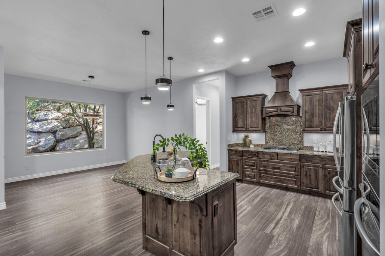 587 E Amiata Way Washington, UT 84780 home for sale, MLS#25-265791 - Erika Rogers Photo 9