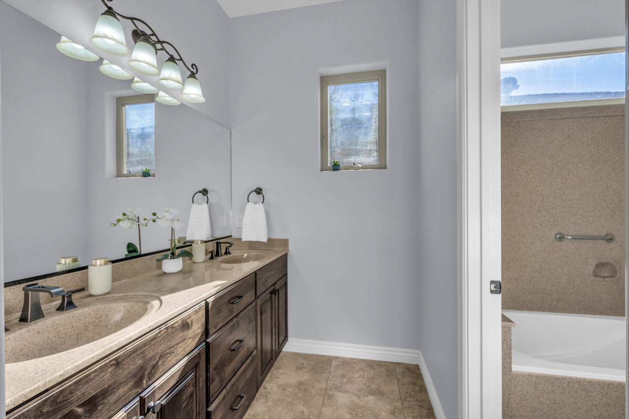 587 E Amiata Way Washington, UT 84780 home for sale, MLS#25-265791 - Erika Rogers Photo 16