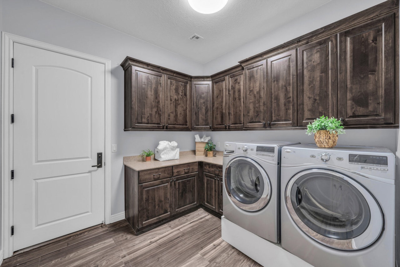 587 E Amiata Way Washington, UT 84780 home for sale, MLS#25-265791 - Erika Rogers Photo 18