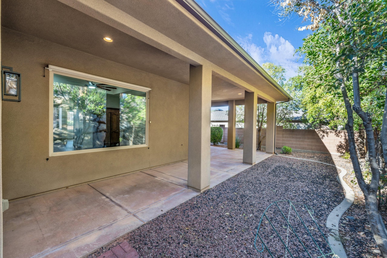 587 E Amiata Way Washington, UT 84780 home for sale, MLS#25-265791 - Erika Rogers Photo 19