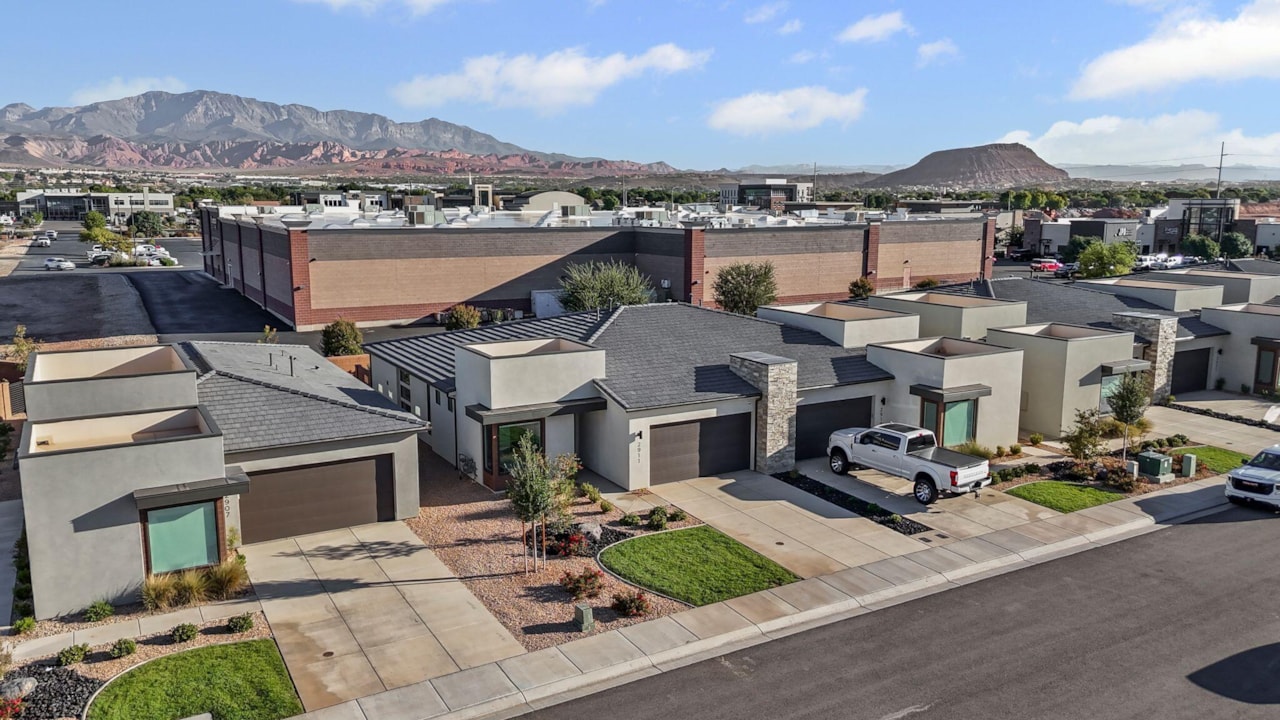 2911 E Snowberry DR St George, UT 84790 home for sale, MLS#25-265712 - Erika Rogers Photo 5