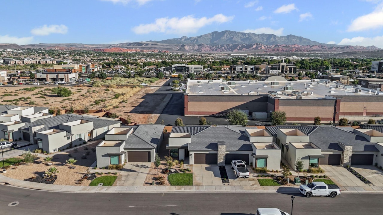 2911 E Snowberry DR St George, UT 84790 home for sale, MLS#25-265712 - Erika Rogers Photo 6