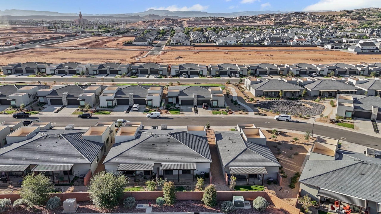 2911 E Snowberry DR St George, UT 84790 home for sale, MLS#25-265712 - Erika Rogers Photo 8