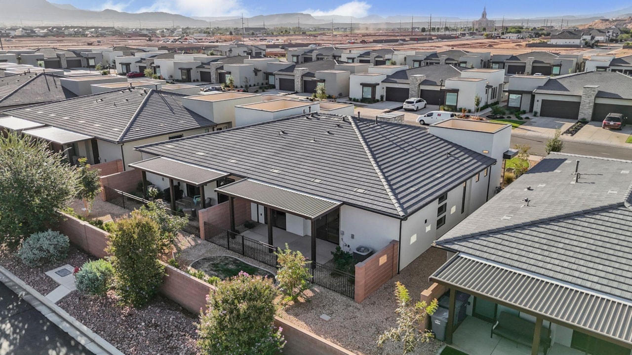 2911 E Snowberry DR St George, UT 84790 home for sale, MLS#25-265712 - Erika Rogers Photo 9