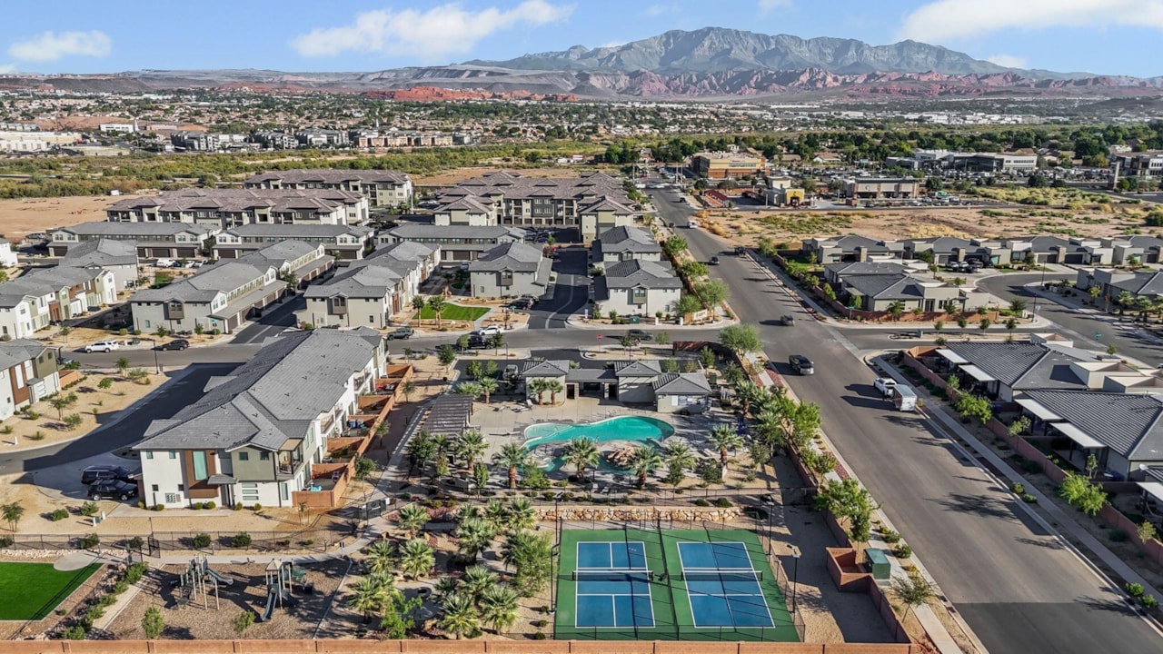 2911 E Snowberry DR St George, UT 84790 home for sale, MLS#25-265712 - Erika Rogers Photo 11