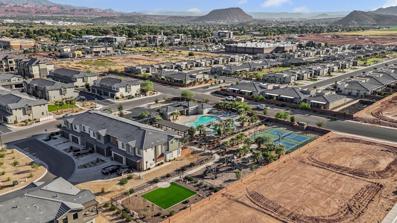 2911 E Snowberry DR St George, UT 84790 home for sale, MLS#25-265712 - Erika Rogers Photo 12