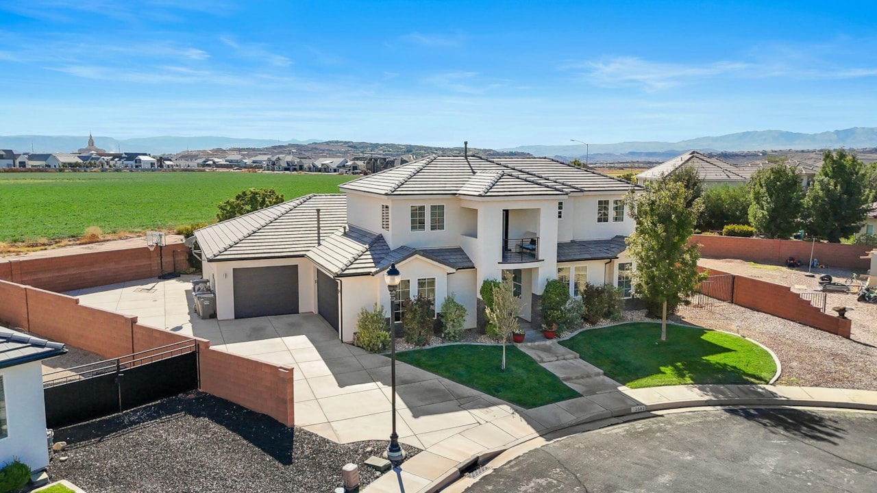 2582 S Songbird CIR Washington, UT 84780 home for sale, MLS#25-265785 - Erika Rogers Photo 4